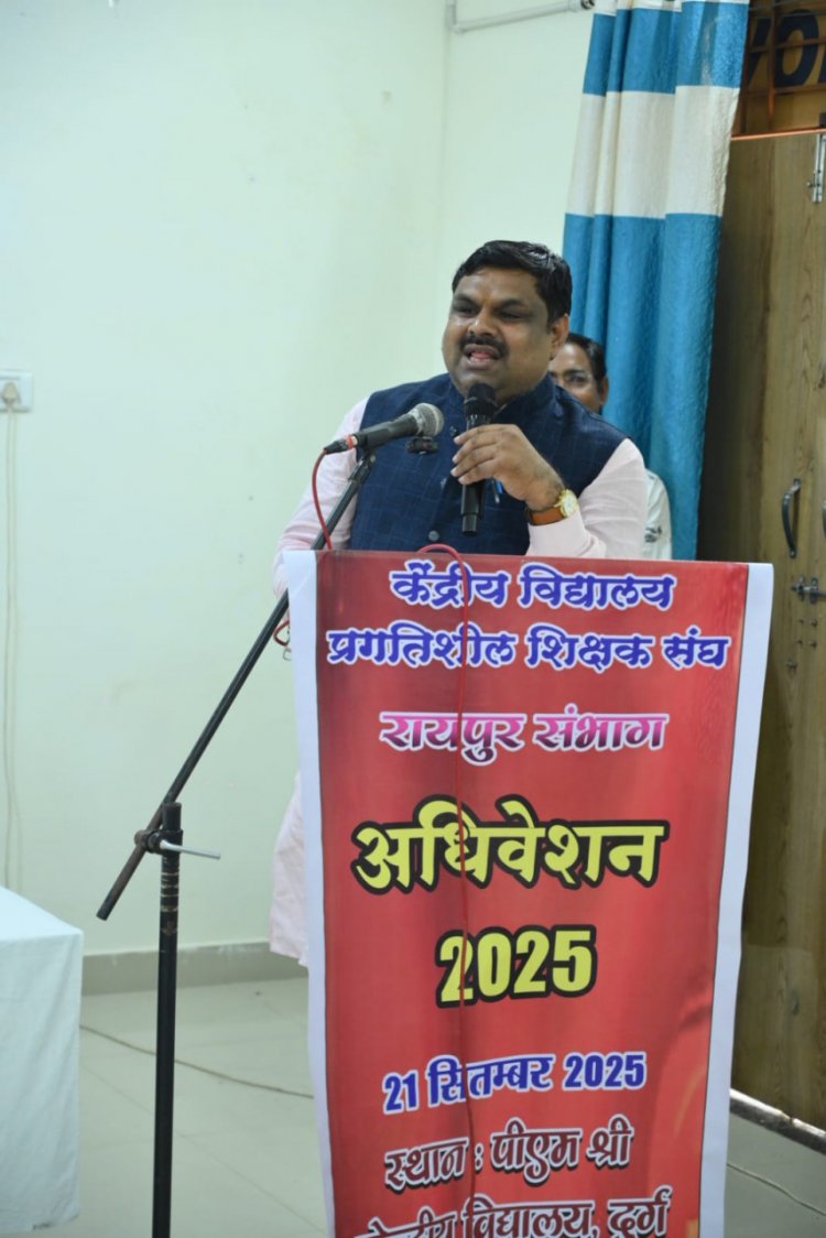 शिक्षक ज्ञान देता है व बेहतर समाज भी निर्मित करता है-स्कूल शिक्षा मंत्री श्री यादव