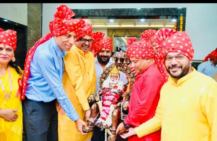 अग्रसेन जयंती पर छत्तीसगढ़ी अग्रवाल समाज द्वारा पूजा अर्चना कर किया भव्य शोभायात्रा आयोजन