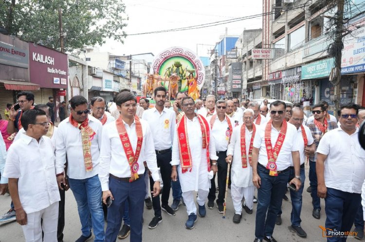 अग्रवाल सभा द्वारा निकाली गई भव्य शोभा यात्रा