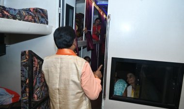 अयोध्या राम मंदिर दर्शन हेतु रवाना श्रद्धालुओं को सांसद महेश कश्यप ने दी मंगलकामनाएँ