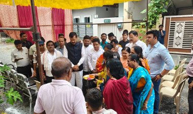 लालपुर सिंचाई कॉलोनी में रायपुर ग्रामीण विधायक  मोतीलाल साहू ने विकास शुल्क मद से वार्ड पार्षद  विनय प्रताप सिंह ध्रुब सहित 10 लाख रूपये में सड़क, नाली बनाने विकास कार्यों का किया भूमिपूजन