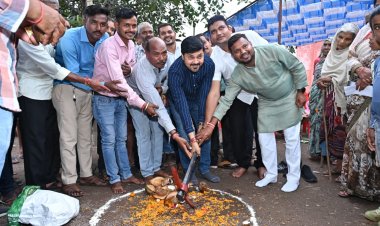 धरसींवा विधायक पद्मश्री अनुज शर्मा  ने1 नए सामुदायिक भवन और 3 भिन्न स्थानों पर नए आंगनबाड़ी भवन का निर्माण शीघ्र करने भूमिपूजन कर नागरिकों को दी शानदार सौगात0