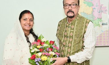 महिला एवं बाल विकास मंत्री श्रीमती लक्ष्मी राजवाड़े ने राज्यपाल  रमेन डेका से की सौजन्य भेंट