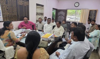 नगर निगम जोन 3 में रायपुर लोक सभा सांसद खेल महोत्सव के दिनांक 15 से 19 नवंबर के आयोजन पर पार्षदो एवं स्कूलो की बैठक में खेल महोत्सव में भाग लेने अधिक से अधिक पंजीयन करवाने अपील