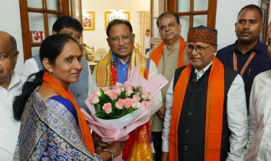 भाजपा जिला रायपुर के पदाधिकरियो की मुख्यमंत्री से सौजन्य भेंट