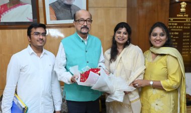 राज्यपाल श्री डेका से अखिल भारतीय व्यापारिक परिसंघ महिला इकाई के सदस्यों ने सौजन्य भेंट की