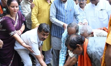 विधायक निधि से दुलार धर्मशाला में बनेगा अतिरिक्त कक्ष, भूमिपूजन कर बोले राजेश मूणत - "विश्वकर्मा समाज से है 40 वर्षों का पारिवारिक रिश्ता"