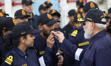 Diwali 2025 : ‘नौसेना के साथ दिवाली मनाना मेरा सौभाग्य’ : पीएम मोदी