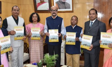 राज्यपाल श्री डेका को लोक सेवा आयोग की अध्यक्ष सुश्री शांडिल्य ने वार्षिक प्रतिवेदन सौंपा