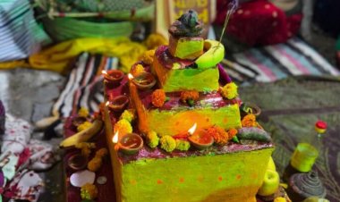 राजधानी के इस तालाब में 40 वर्षों से हो रही छठ पूजा, आज व्रती महिलाओं ने डूबते सूर्य को दिया अर्घ्य