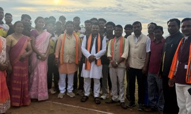 उलनार में आयोजित क्रिकेट प्रतियोगिता के समापन समारोह में शामिल हुए बस्तर सांसद महेश कश्यप