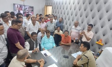 क्रांति सेना के अमित बघेल द्वारा महाराजा अग्रसेन जी, भगवान झूलेलाल जी, डॉ. श्यामा प्रसाद मुखर्जी और पंडित दीनदयाल उपाध्याय के प्रति अभद्र भाषा का उपयोग