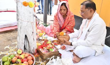 आंवला नवमी पर मुख्यमंत्री ने आंवला वृक्ष की पूजा कर प्रदेशवासियों के सुख-समृद्धि की कामना की