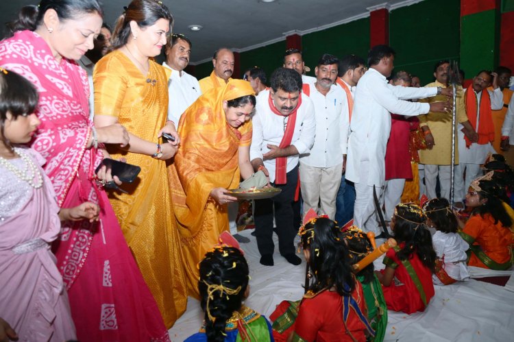 नवरात्रि पर्व के पावन अवसर पर महिला एवं बाल विकास विभाग द्वारा ‘‘बेटी बचाओ-बेटी पढ़ाओ’’ कार्यक्रम अंतर्गत कन्या पूजन का भव्य आयोजन कबीरधाम में किया गया।