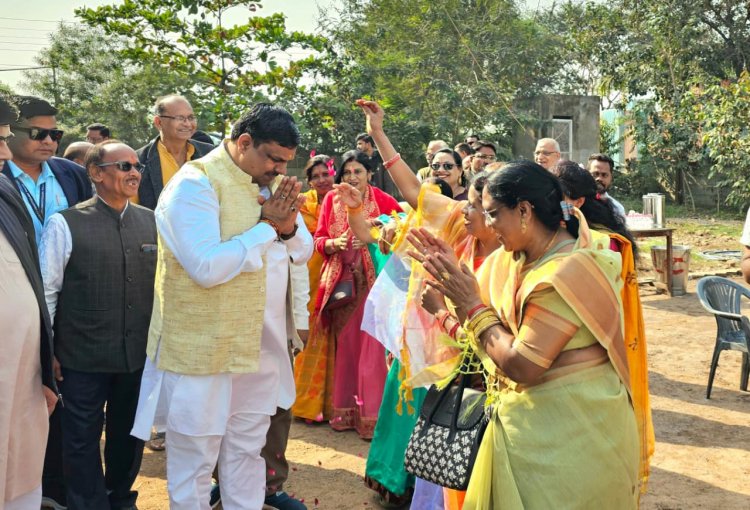 महतारी वंदन की 20वीं किस्त - केबिनेट मंत्री  गजेन्द्र यादव ने मुख्यमंत्री का जताया आभार