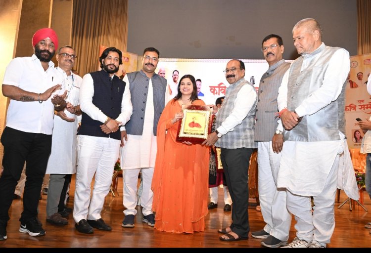 राज्य स्तरीय काव्य प्रतियोगिता में निधि, मीरा और अलीशा बनीं विजेता, मुख्यमंत्री विष्णु देव साय और उप मुख्यमंत्री अरुण साव ने किया पुरस्कृत*