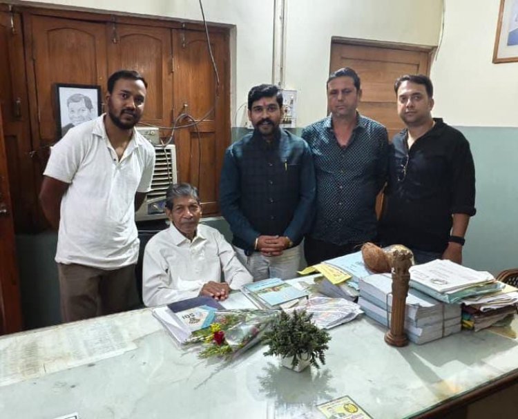 आम आदमी पार्टी के संगठन महासचिव उत्तम जायसवाल ने की ननकी राम कंवर से मुलाकात