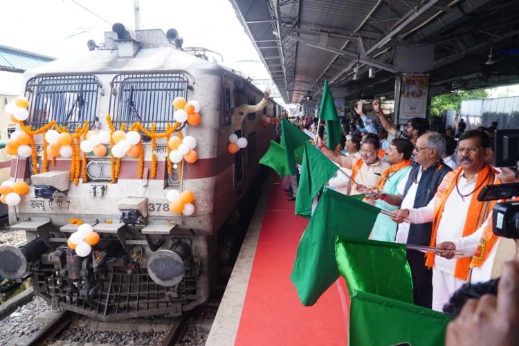 विधायक  सुनील सोनी ने रामलला दर्शन यात्रा विशेष ट्रेन को अयोध्या धाम के लिए रवाना किया