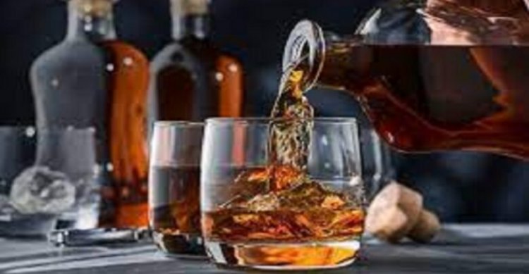 मदिरा प्रेमी अब जमकर छलकाएंगे जाम, जॉनी वॉकर समेत ये ब्रांड्स होंगे सस्ते, कम होगी स्कॉच व्हिस्की की भी कीमत