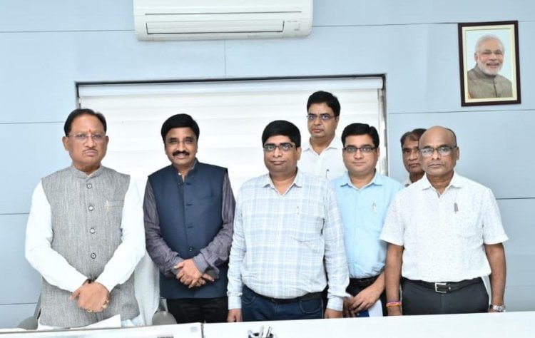 संवाद कार्यालय में विभागीय अधिकारी के साथ अभद्रता और कार्यालय में तोड़फोड़ करने वालों पर कड़ी कार्रवाई की मांग