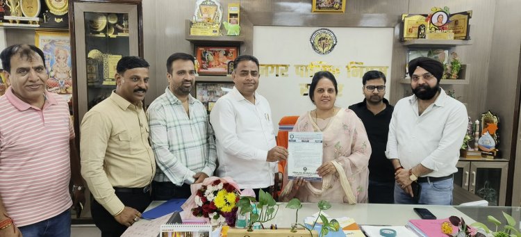 दीपावली पर्व पर यातायात, सफाई एवं सुरक्षा व्यवस्था सुनिश्चित करने हेतु चेंबर प्रतिनिधि मंडल ने सौंपा ज्ञापन