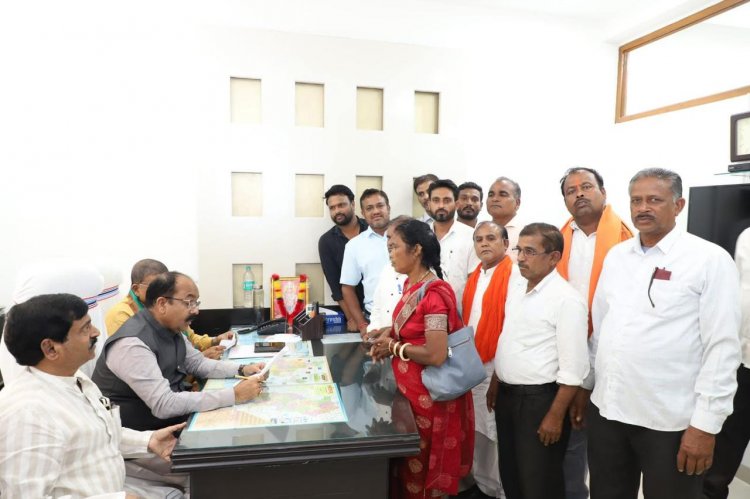 उप मुख्यमंत्री साव ने सहयोग केंद्र में कार्यकर्ताओं के आवेदनों पर त्वरित पहल के दिए निर्देश