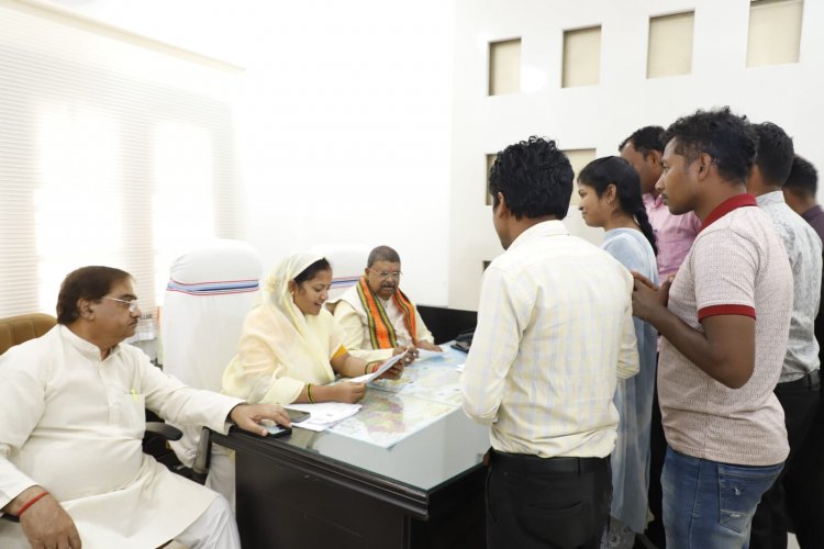 सहयोग केंद्र में मंत्री राजवाड़े ने किया कार्यकर्ताओं से संवाद