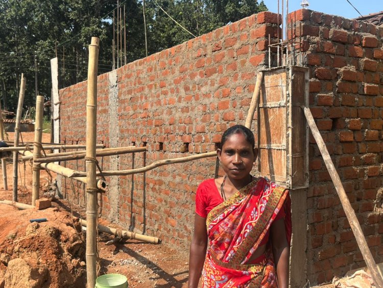 मिट्टी की झोपड़ी से पक्के घर तक : सन्ना गांव की महंती बेक की कहानी