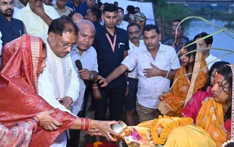 मुख्यमंत्री साय ने जशपुर में दुलदुला छठ घाट में सूर्य को दिया अर्घ्य: प्रदेश की सुख-समृद्धि और खुशहाली की कामना की