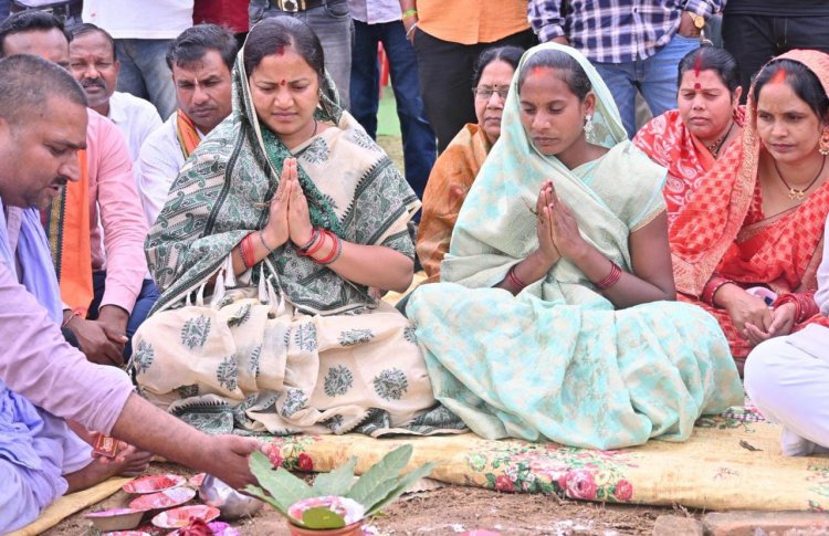 मंत्री श्रीमती लक्ष्मी राजवाड़े के प्रयासों से ग्रामीणों की मांग हुई पूरी