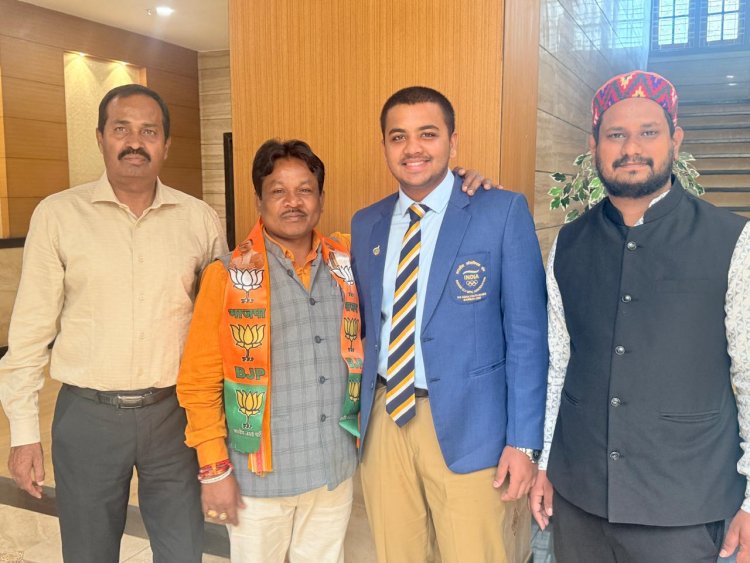 बस्तर के होनहार खिलाड़ी युवराज सिंह से सांसद महेश कश्यप की मुलाकात,दी शुभकामनाएं