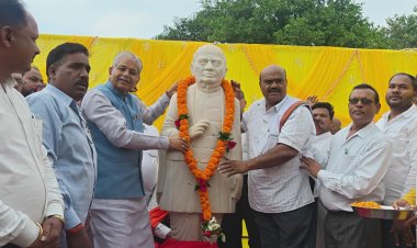 लौह पुरुष सरदार वल्लभ भाई पटेल जी कि. 150 वी जयंती पर प्रतिमा अनावरण समारोह में शामिल हुए पूर्व विधानसभा अध्यक्ष धरमलाल कौशिक