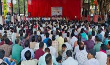 धान खरीदी पर गहराया संकट, खरीदी से पहले ही कम्प्यूटर ऑपरेटर्स-कर्मचारियों ने की अनिश्चितकालीन हड़ताल