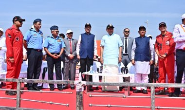 राज्योत्सव पर वायु सेना की टीम का रोमांचक एयर शो, सेंध जलाशय के ऊपर आसमां में गूंजा 'जय जोहार' और 'छत्तीसगढ़िया सबले बढ़िया'