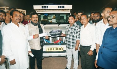  उपमुख्यमंत्री  विजय शर्मा ने पीएम मत्स्य संपदा योजना के तहत मत्स्यपालकों को पिकअप वाहन की सौंपी चाबी