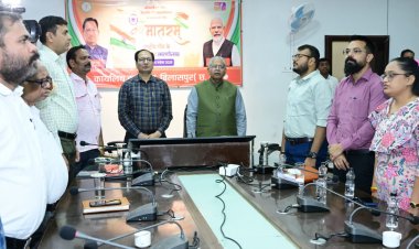 वंदेमातरम् गीत की 150 वीं वर्षगांठ के अवसर पर प्रधानमंत्री  नरेंद्र मोदी ने स्मरणोत्सव का नई दिल्ली के इंदिरा स्टेडियम से शुभारम्भ किया।