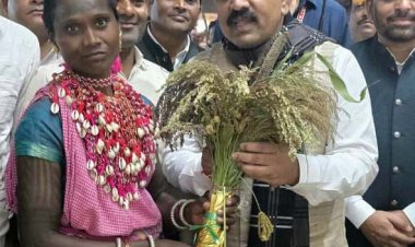 उपमुख्यमंत्री शर्मा ने मिलेट्स क्वीन लहरी बैगा को सम्मानित किया