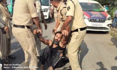 CG – हिस्ट्रीशीटर वीरेंद्र तोमर का रायपुर पुलिस ने निकाला जुलूस, फटी बनियान में लंगड़ाते दिखा, फिर अचानक हुआ बेहोश…