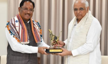 मुख्यमंत्रीविष्णु देव साय ने गांधीनगर में गुजरात के मुख्यमंत्री श्री भूपेंद्र पटेल से की सौजन्य भेंट