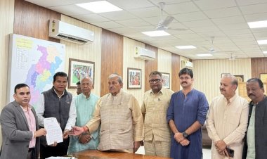 प्रदेश कांग्रेस का प्रतिनिधिमंडल निर्वाचन आयोग से मिला