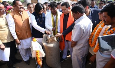 कैबिनेट मंत्री गुरु खुशवंत साहेब और विधायक डॉ. संपत अग्रवाल की उपस्थिति में विधिवत तौल पूजा से धान खरीदी शुरू, विधायक डॉ अग्रवाल बोले-हर दाने की खरीदी को सरकार तैयार