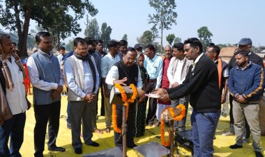 कृषि मंत्री श्री नेताम ने बलरामपुर के डौरा-कोचली खरीदी केंद्र में धान खरीदी का किया शुभारंभ 