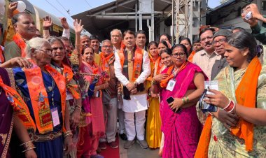 रामलला दर्शन योजना के तहत भारत गौरव स्पेशल ट्रेन राजनांदगांव से अयोध्या धाम के लिए रवाना