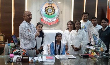 CG : कक्षा 12वीं की छात्रा ने संभाला एसपी का कार्यभार, लिए कई महत्वपूर्ण प्रशासनिक निर्णय
