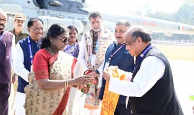 राष्ट्रपति द्रौपदी मुर्मू का विधायक पुरंदर मिश्रा ने किया आत्मीय स्वागत— अंबिकापुर में जनजातीय गौरव दिवस बना ऐतिहासिक