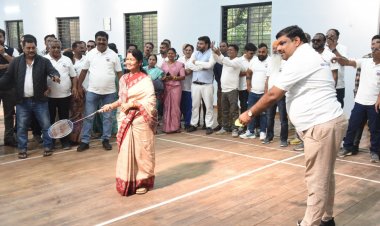 अत्याधुनिक इंडोर बैडमिंटन कोर्ट का किया शिक्षा मंत्री श्री यादव ने लोकार्पण