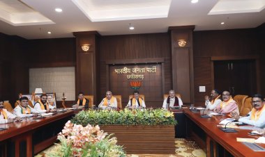 राष्ट्रीय सह संगठन महामंत्री शिवप्रकाश ने प्रदेश पदाधिकारियों की ली बैठक 