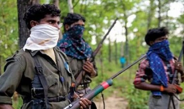 तेलंगाना डीजीपी के समक्ष 37 माओवादियों ने किया आत्मसमर्पण