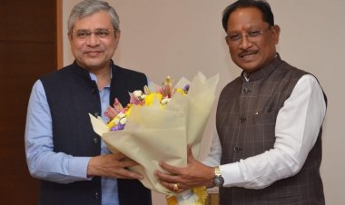 मुख्यमंत्री  विष्णुदेव साय ने केंद्रीय रेल मंत्री  अश्विनी वैष्णव से की सौजन्य मुलाकात