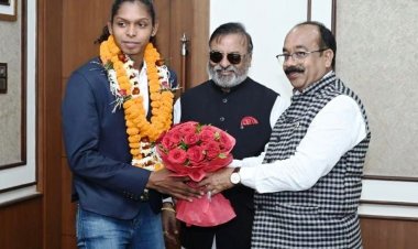 उप मुख्यमंत्री  अरुण साव से मिलीं कबड्डी विश्व कप की मोस्ट वेल्युबल प्लेयर संजू देवी